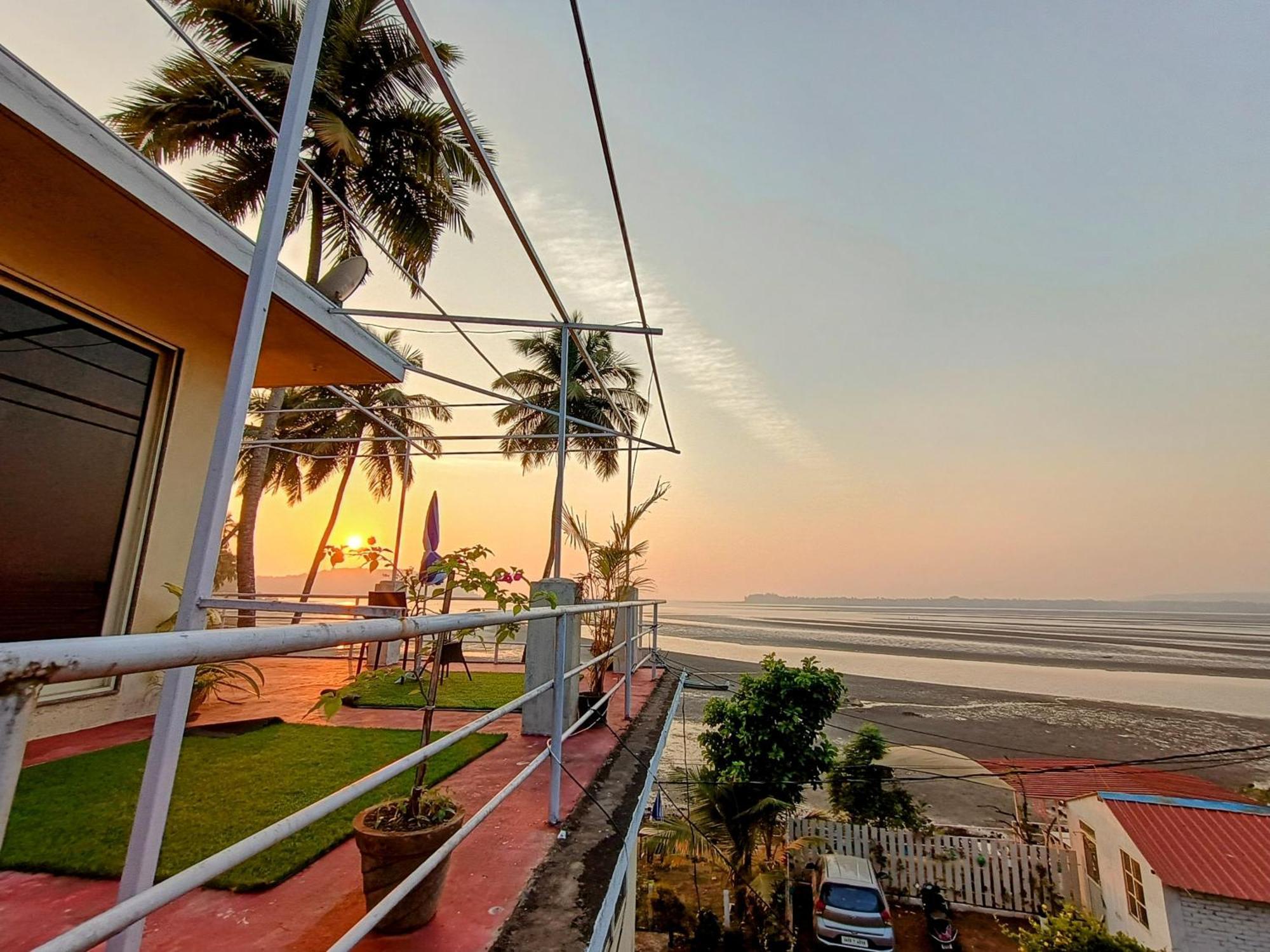 Gs Home On The Bay - Super Sea View Glass Studio Apartment Vagator Exterior foto