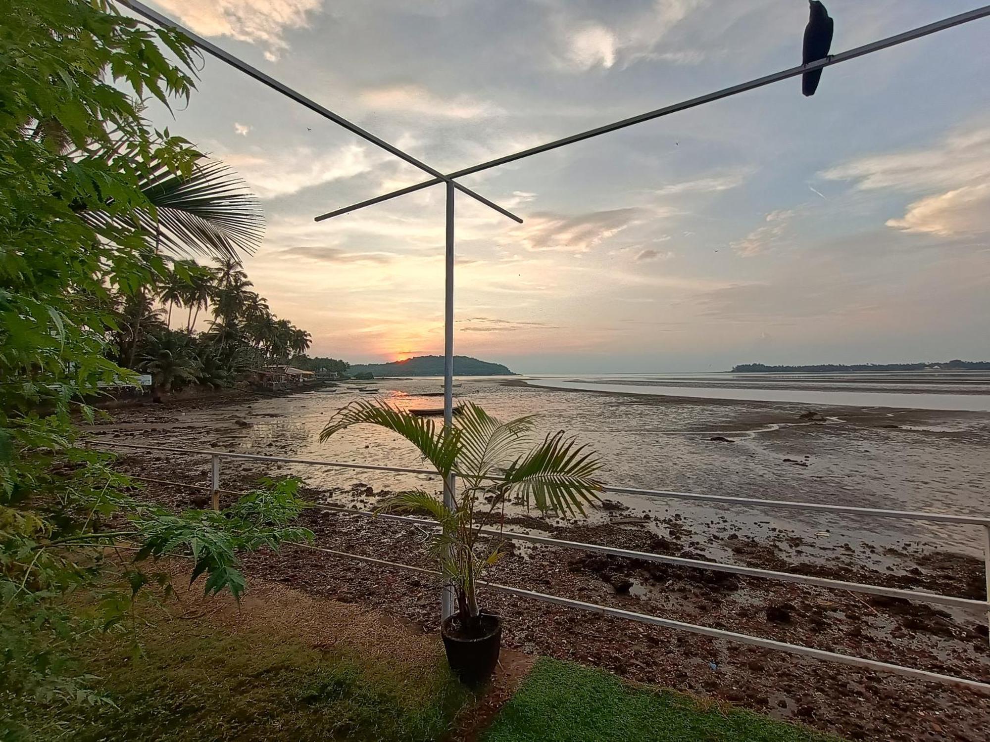 Gs Home On The Bay - Super Sea View Glass Studio Apartment Vagator Exterior foto