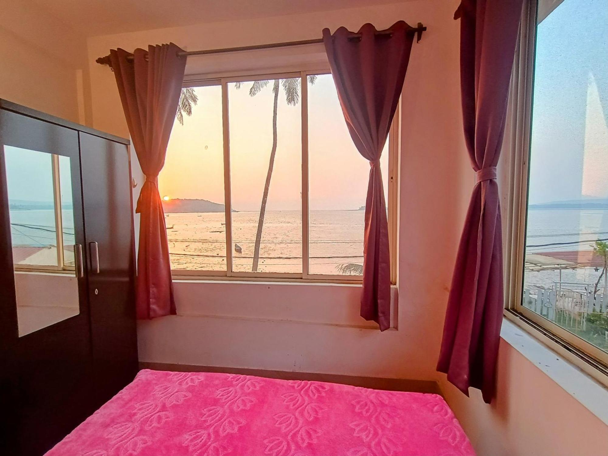 Gs Home On The Bay - Super Sea View Glass Studio Apartment Vagator Exterior foto